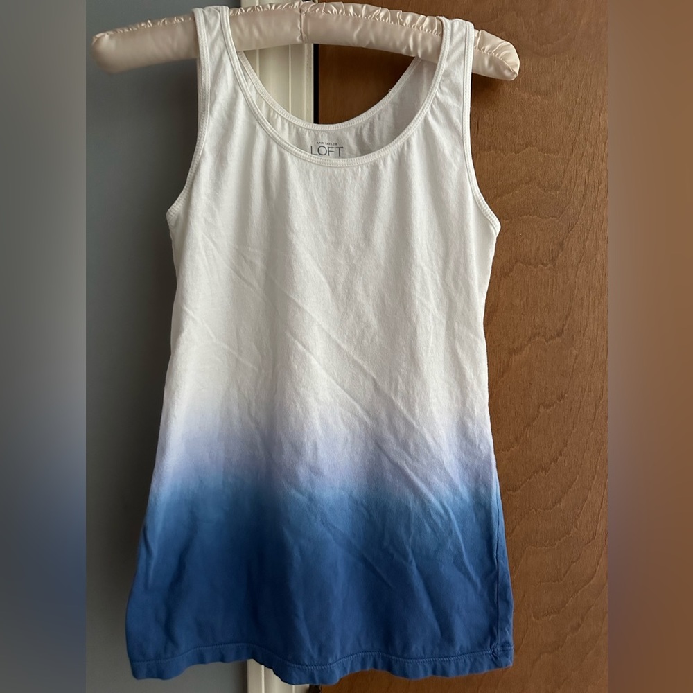 Ann Taylor Loft XS women’s stylish tank top. 100% cotton blue and white.